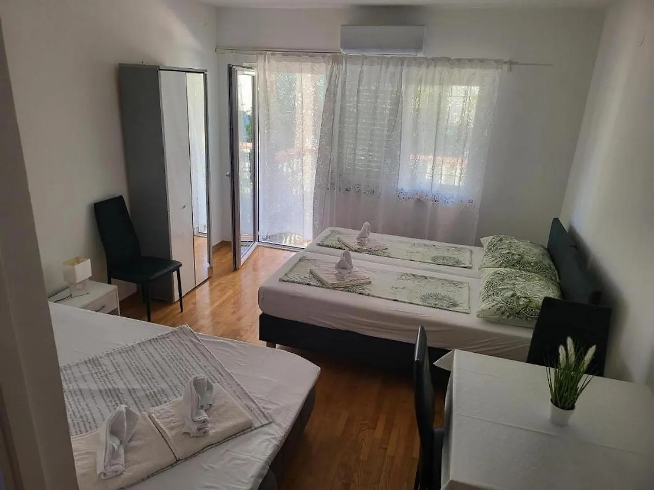 Guest house Apartments And Rooms With Parking Space Povljana, Pag - 22707 Croatia